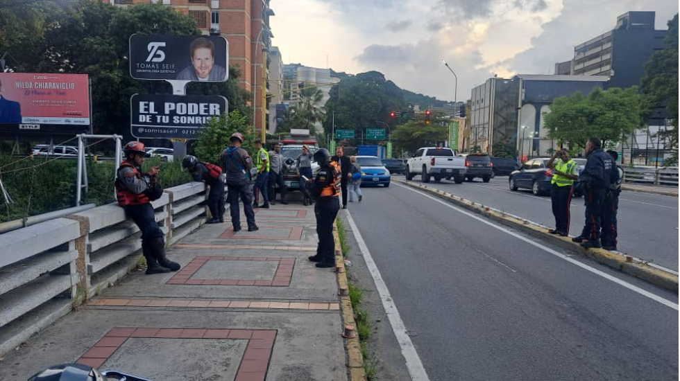 Arrojaron Un Feto Humano Al Río Guaire Y Cayó En Los Tubos Del Puente Veracruz De Las Mercedes 1616